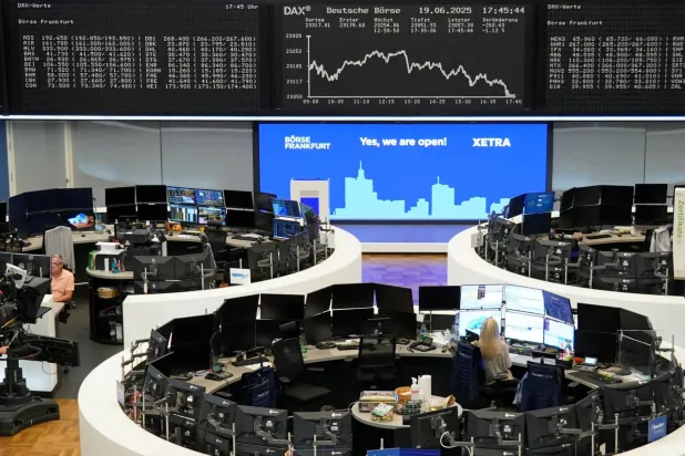 رسم بياني لمؤشر أسعار الأسهم الألماني «داكس» في بورصة فرنكفورت (رويترز)