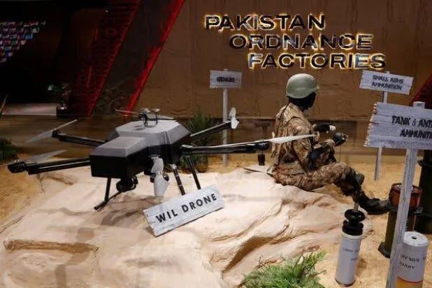 طائرة من دون طيار معروضة في معرض عسكري بكراتشي في نوفمبر (رويترز)