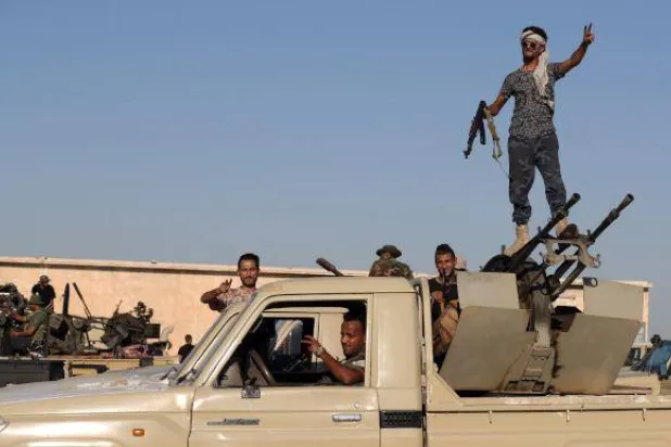 بعض مؤيدي حقبة القذافي في استعراض بمدينة الزنتان (متداولة)