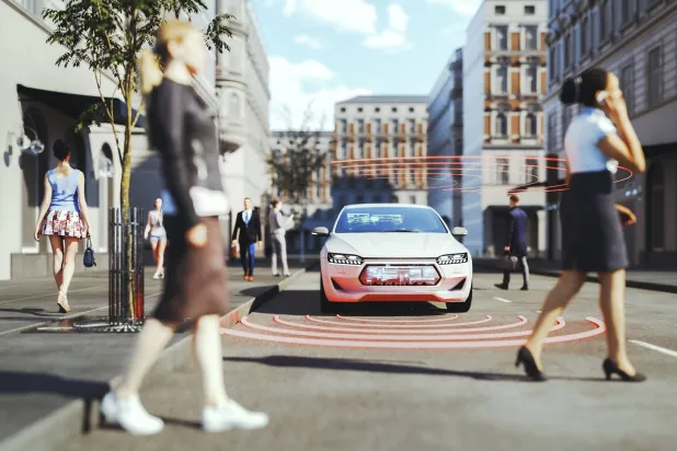 مع انتشار السيارات ذاتية القيادة تبرز الحاجة إلى أنظمة قادرة على اتخاذ قرارات أخلاقية في مواقف مصيرية على الطريق (غيتي)