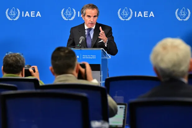 غروسي يتحدث خلال مؤتمر صحافي الاثنين الماضي (الوكالة الذرية)