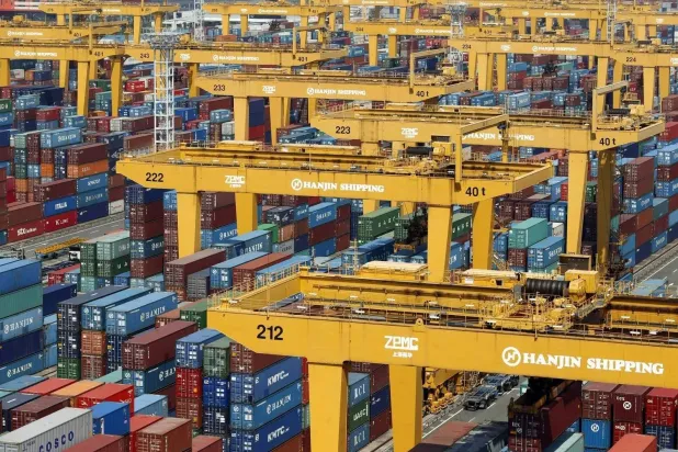 رصيف حاويات هانغين في ميناء بوسان الجديد جنوب شرقي سيول (رويترز)