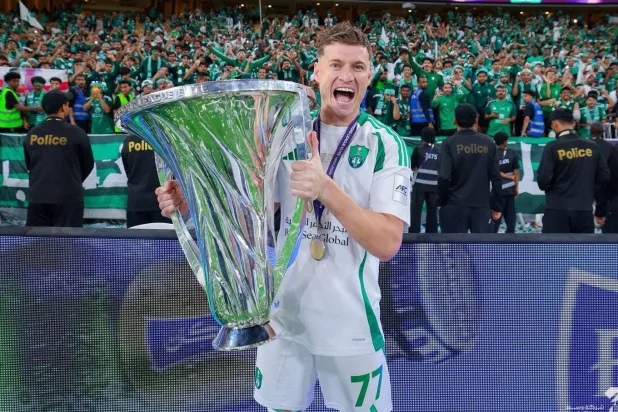 أليوسكي مع كأس النخبة الآسيوية (الشرق الأوسط)