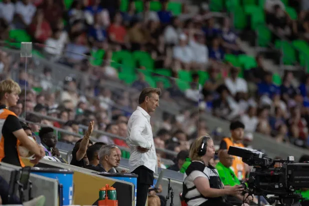 رينارد يأمل قيادة الأخضر إلى الدور الثاني في البطولة (المنتخب السعودي)