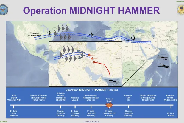 خريطة توضيحية لعملية «مطرقة منتصف الليل» عرضتها وزارة الدفاع الأميركية خلال مؤتمر صحافي في البنتاغون (أ.ب)
