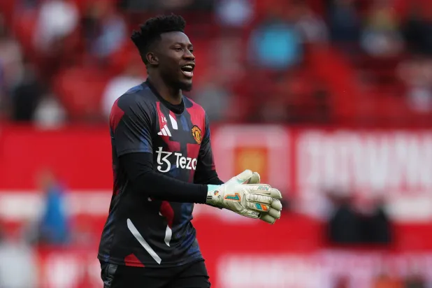 الحارس الكاميروني آندريه أونانا (رويترز)