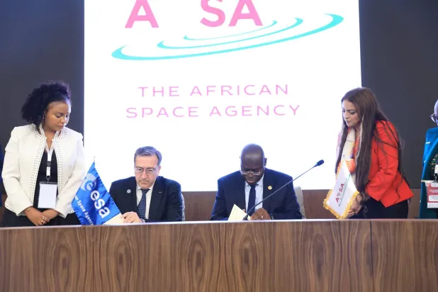 توقيع اتفاقية شراكة بين وكالة الفضاء الأفريقية ونظيرتها الأوروبية (وزارة التعليم العالي والبحث العلمي المصرية)