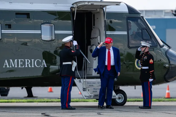 ترمب يصل إلى مطار موريس تاون في نيوجيرسي 21 يونيو 2025 (نيويورك تايمز)