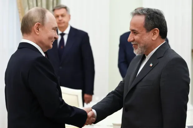 Putin, Kremlin'de Arakçi'yi kabul etti (EPA)