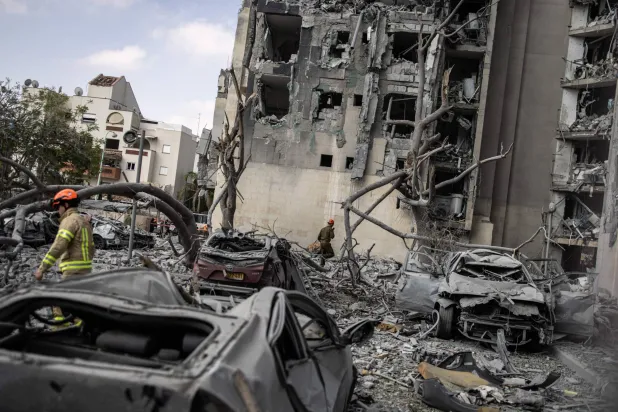 جانب من الدمار جراء القصف الإيراني على جنوب إسرائيل (أ.ف.ب)