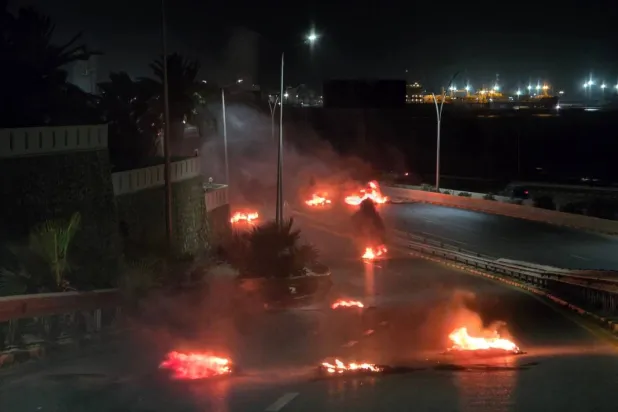 Libya'nın iç işlerine dışarıdan müdahale edilmesi gerilimi körüklerken, krizin uzamasına neden oluyor (AFP)