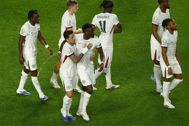 عبر تشيلسي بفوزه نحو دور الـ16 (رويترز) 