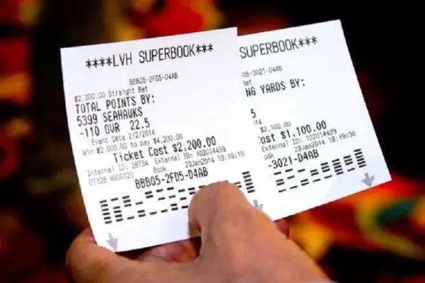 مادتا BPA وBPS عبارة عن سم يختبئ بالإيصالات الورقية (رويترز)