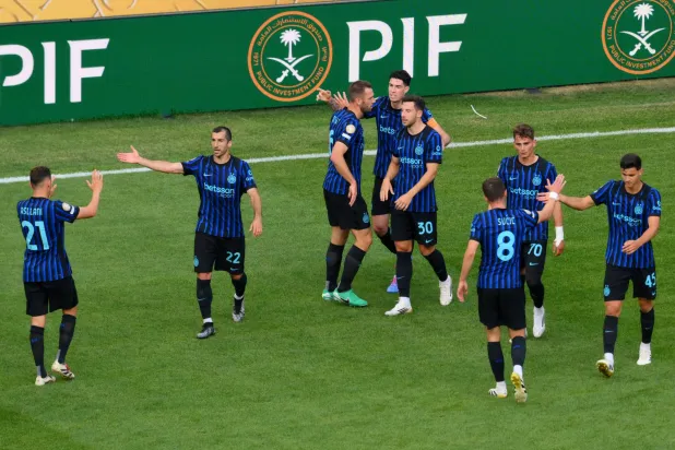 نجح إنتر ميلان في العبور بسلام نحو دور الـ16 (رويترز) 