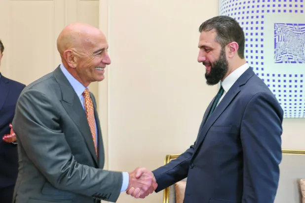 توم براك مبعوث الولايات المتحدة إلى سوريا يلتقي بالرئيس السوري أحمد الشرع في تركيا يوم 24 مايو (إ.ب.أ)