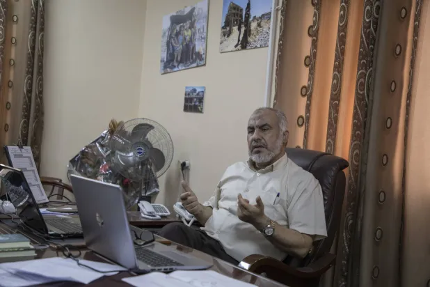 القيادي في حركة «حماس» غازي حمد في مدينة غزة مايو 2021 (غيتي)