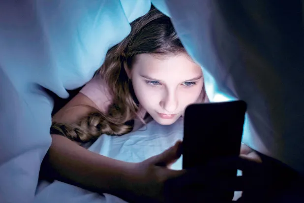 «إدمان الشاشات» يرتبط بخطر الانتحار بين الشباب