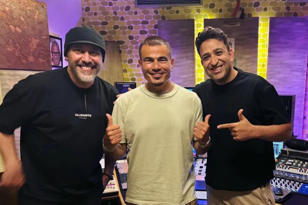 صورة من كواليس تنفيذ ألبوم عمرو دياب الجديد (عمرو دياب)