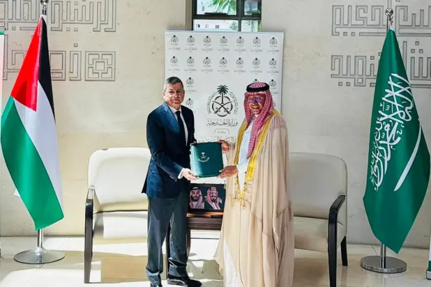 Filistin Maliye Bakanı Ömer el-Bitar dün Amman'da Muhammed Munes'le bir araya geldi. (Ürdün'deki Suudi Arabistan Büyükelçiliği)