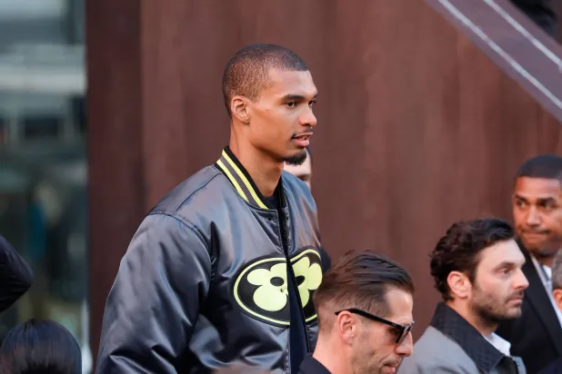 لاعب الارتكاز العملاق فيكتور ويمبانياما (أ.ف.ب)