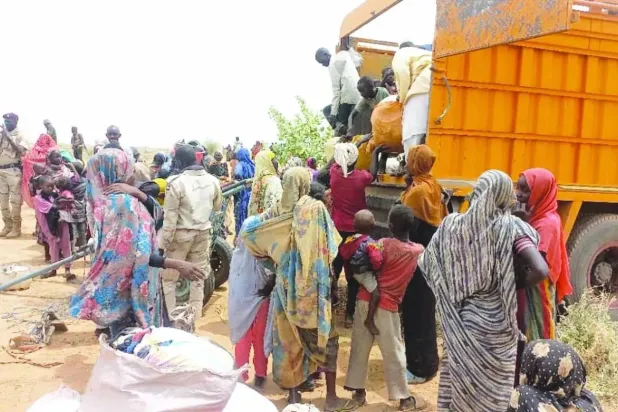 نزوح من مدينة الفاشر المحاصَرة من «قوات الدعم السريع» (أرشيفية - الشرق الأوسط)