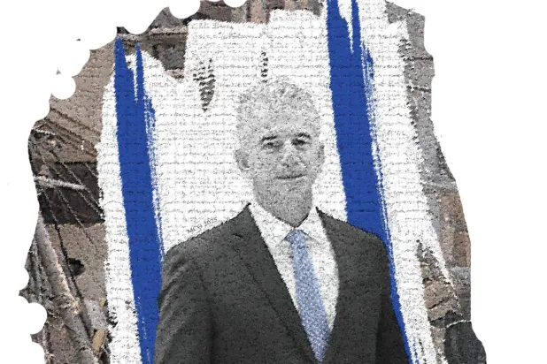 سلك طريقاً معاكساً لطريق غالبية زملائه من العسكريين المسرّحين من الجيش... الذين استخدموا خبراتهم للتقدم في عالم المال والأعمال