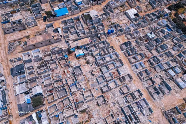 صورة لمخيمات أطمة بالشمال السوري بعد أن فرغت في مايو الماضي (متداولة)