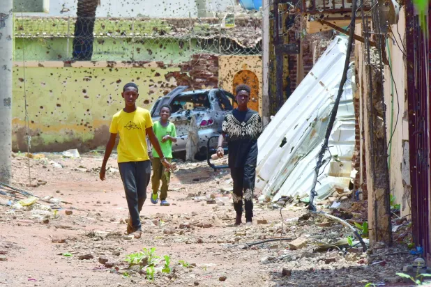 تسببت الحرب السودانية في مقتل عشرات الآلاف ونزوح نحو 13 مليون شخص (د.ب.أ)