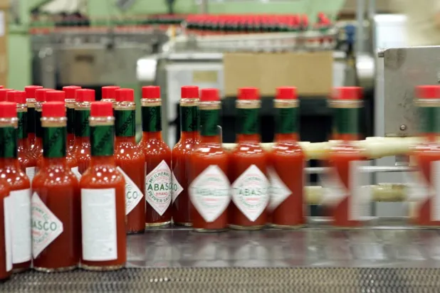 Acı yiyecekleri düzenli yemek kilo vermemizi sağlayabilir. Araştırmacılar, diyetimize baharat eklemenin tüketim miktarımızı etkileyebileceğini söylüyor (AFP)