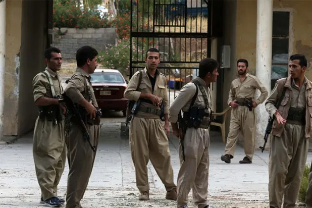 Irak ve İran arasındaki sınır bölgelerindeki İran Kürdistan Demokratik Partisi'nden ​​bir grup savaşçı (AFP)