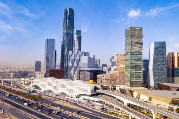 Suudi Arabistan Kamu Yatırım Fonu'nun (PIF) varlıkları arttı; eğlence ve turizm sektörlerindeki projeleri önemli ölçüde ilerleme kaydetti. (Suudi Arabistan Turizm Otoritesi)