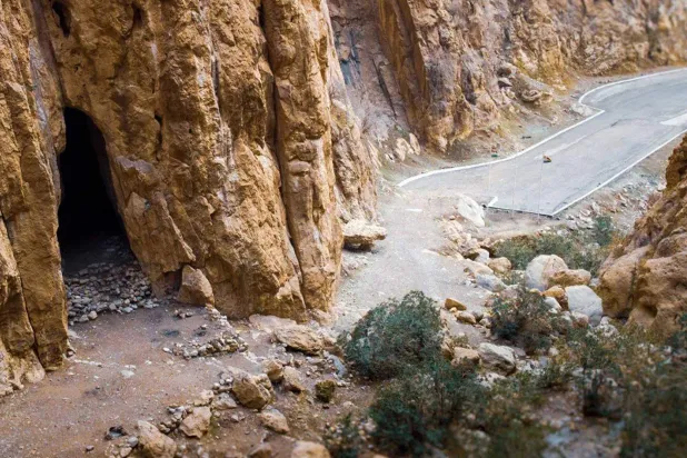 Kuzey Irak'ın Süleymaniye kentindeki Casene Mağarası’nda bir grup PKK'lı sembolik silah bırakma töreni düzenledi. (Rudaw)