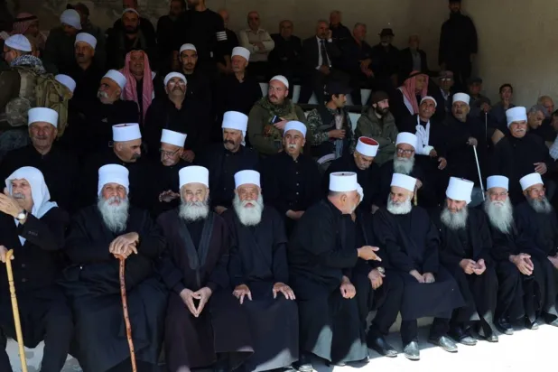 Suriye’de bir cenaze sırasında Dürzi şeyhleri (AFP)