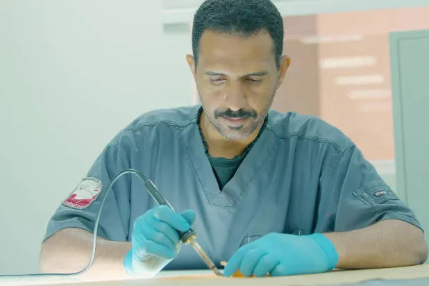 أطلق «مركز الملك سلمان للترميم والمحافظة على المواد التاريخية» أعماله لأول مرة عام 2005 (تصوير: تركي العقيلي)