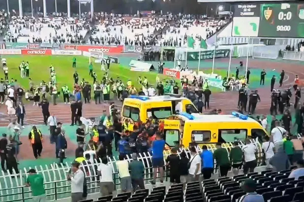 أعلن مولودية الجزائر الاثنين وفاة مشجع رابع متأثراً بإصاباته جراء الحادث المأساوي (وسائل إعلام جزائرية) 