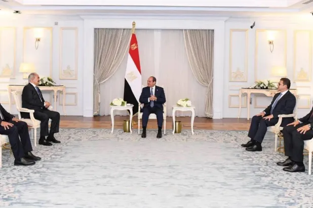 Sisi meets Haftar and his sons Saddam and Khalid in the presence of the head of the Egyptian General Intelligence. (Egyptian Presidency)