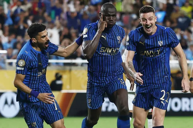 كيف فاجأ الهلال السعودي مانشستر سيتي؟ (رويترز)