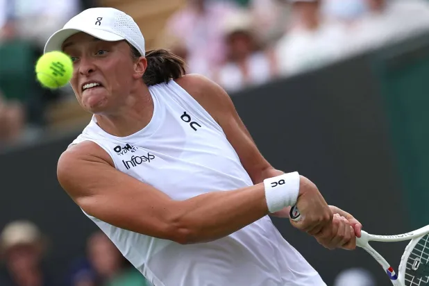 البولندية إيغا شفيونتيك تتقدم في ويمبلدون (أ.ف.ب)