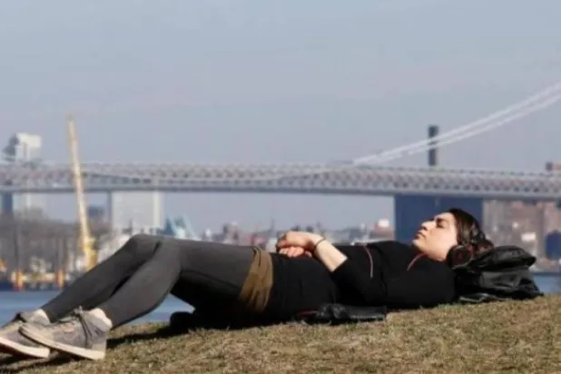 القيلولة النهارية الطويلة والمتكررة مرتبطة بارتفاع خطر الوفاة (رويترز)