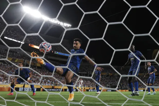 إنقاذ علي لاجامي لهدف محقق في مانشستر سيتي خلال الدقائق الأخيرة (نادي الهلال)