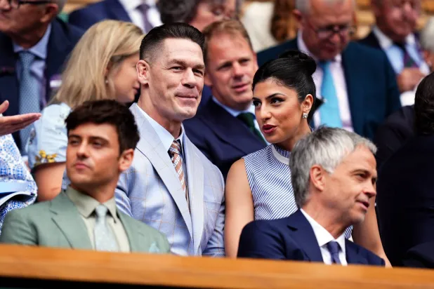 جون سينا خلال حضورة مباريات ويمبلدون للتنس (د.ب.أ)