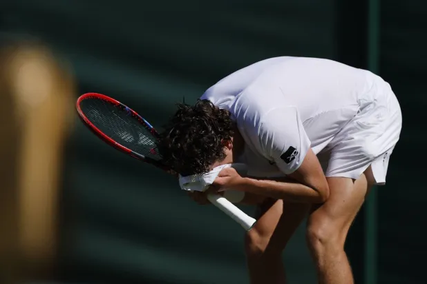 فونيسكا محتفلاً ببلوغ الدور الثالث (رويترز)