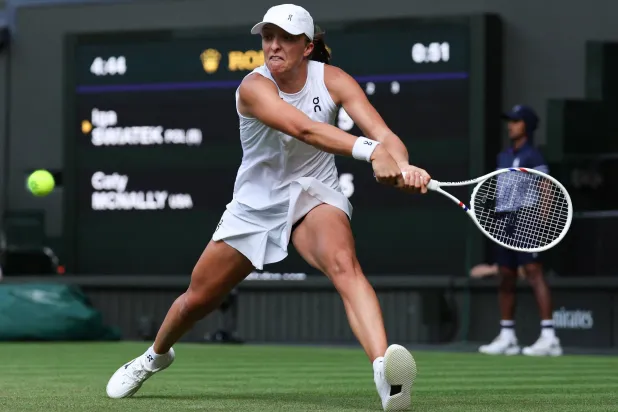 شفيونتيك إلى الدور الثالث من دورة ويمبلدون (أ.ف.ب)