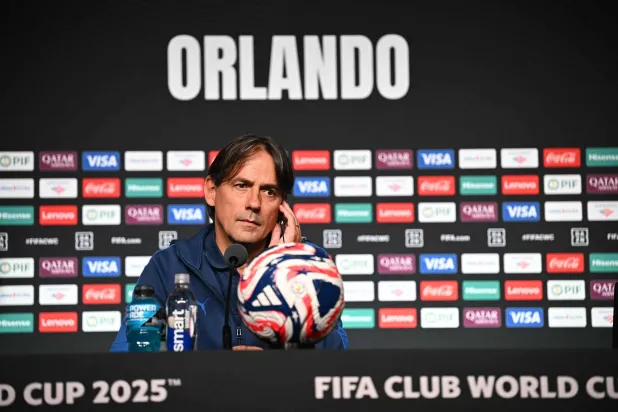 الإيطالي إنزاغي في المؤتمر الصحافي (أ.ف.ب) 