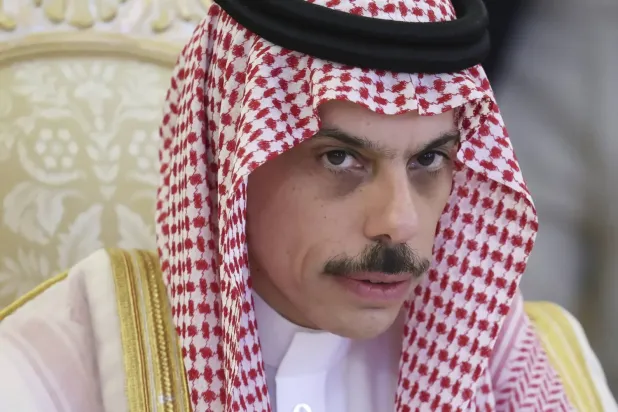 Bakan Faysal bin Ferhan bugün Moskova'da Rus mevkidaşı ile yaptığı görüşme sırasında (AP)