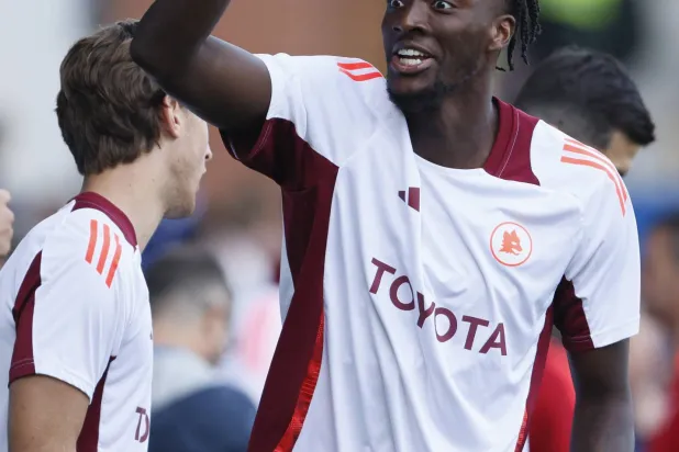 المهاجم الإنجليزي تامي أبراهام (د.ب.أ)