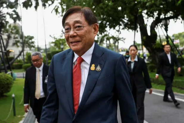 وزير المالية التايلاندي بيتشاي تشونهافاغيرا خلال اجتماع مجلس الوزراء في بانكوك (أرشيفية - رويترز)