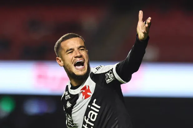 البرازيلي الدولي السابق فيليبي كوتينيو (رويترز)