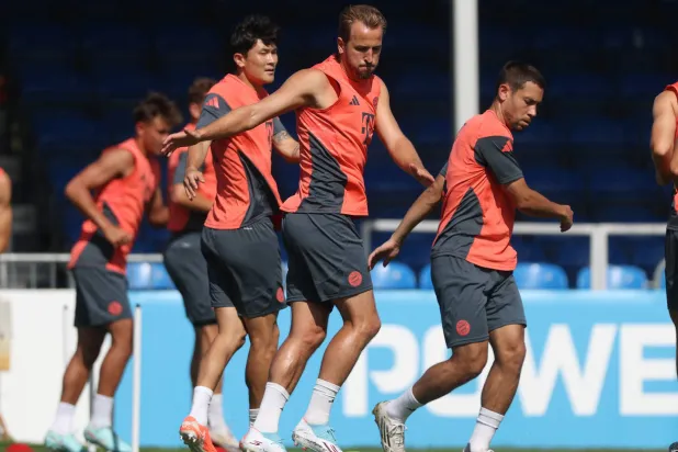 يستعد بايرن ميونيخ الآن لأكبر اختبار له حتى الآن ضد سان جيرمان المتألق (رويترز)