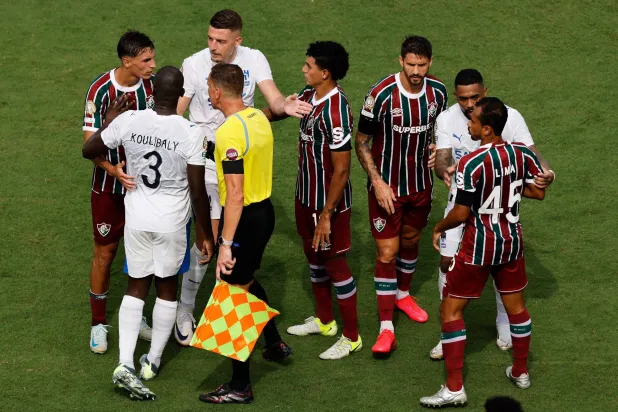 مدافع الهلال قال إن هناك ركلات جزاء لم يحتسبها الحكم (ا.ف.ب) 